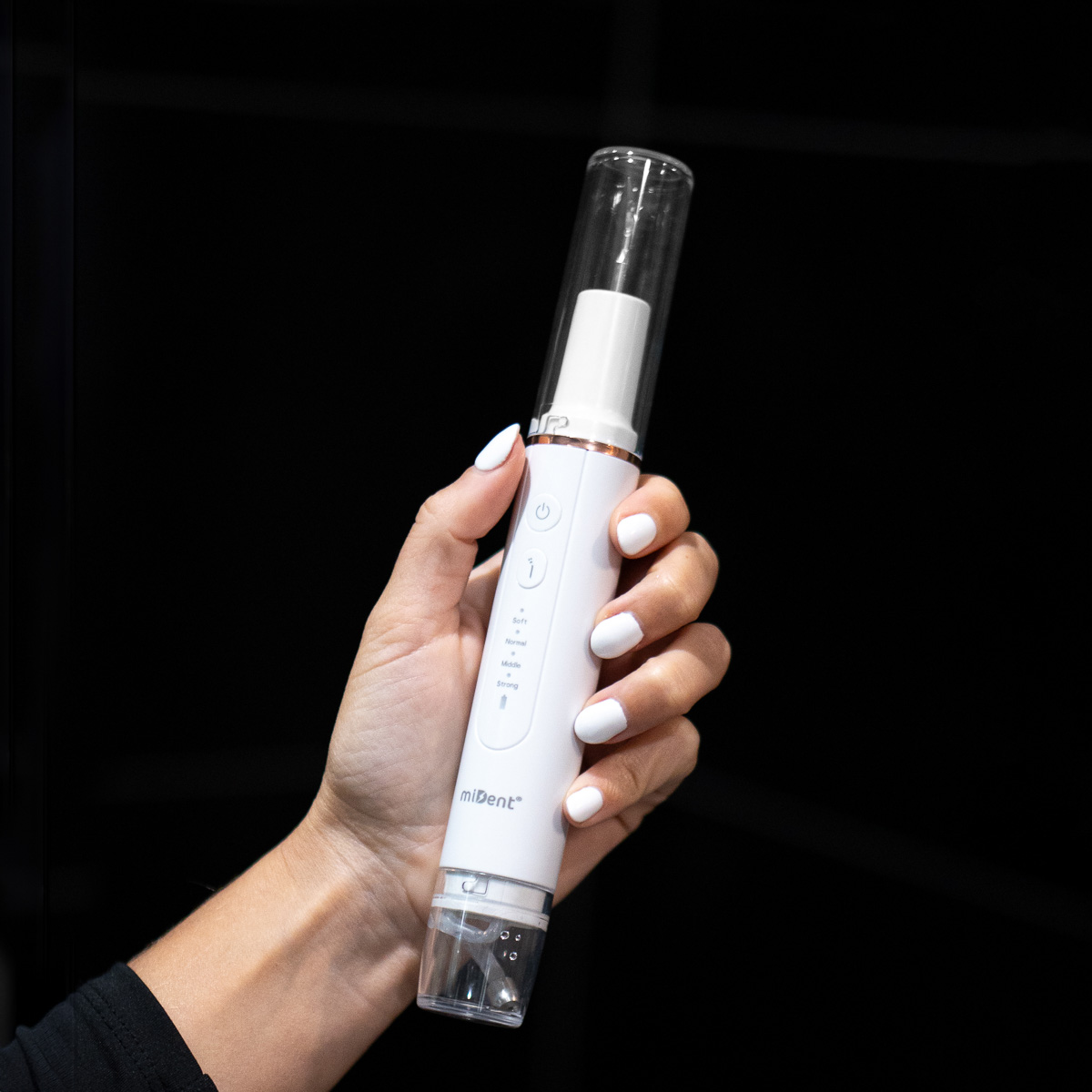 WaterSonic Ultraschall-Zahnsteinentferner in der Hand