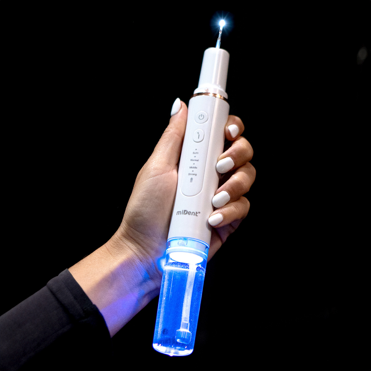 WaterSonic mit beleuchteter Spitze und blau leuchtendem Wasserbehälter